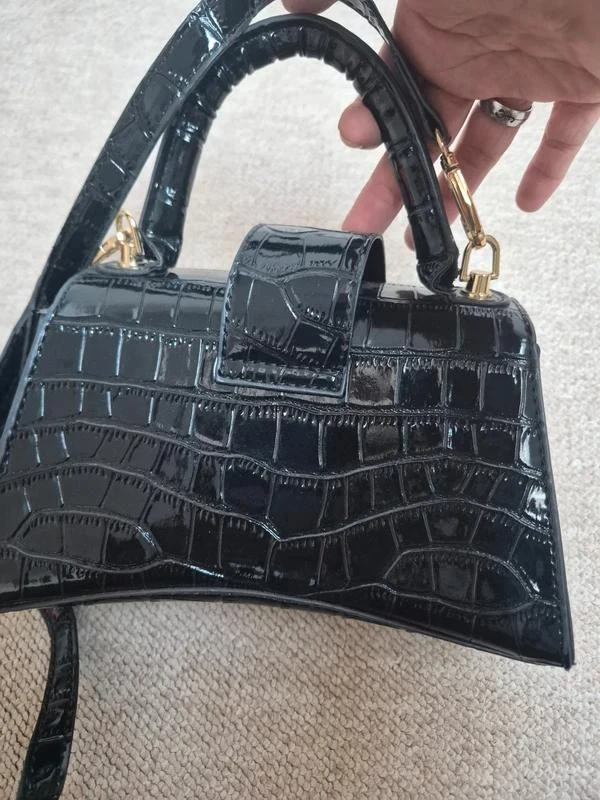 Bolso negro efecto cocodrilo barnizado estilo Y2K – photo 6